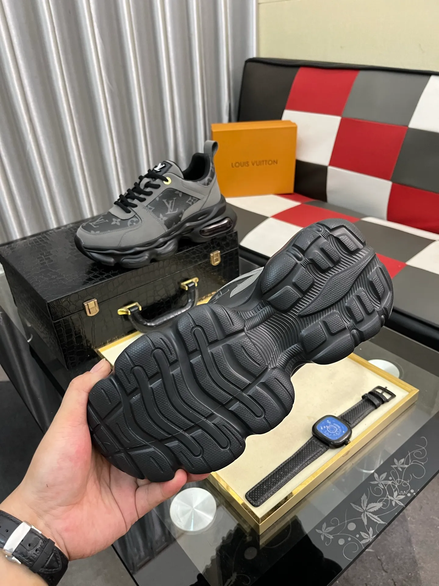 Men's shoes 💰458⌚️⌚️LV Louis Vuitton. The latest trendy casual shoes are popular in physical stores in sizes 38-44. New spring and summer comfortable imported custom original cowhide, unique jacquard fabric element design. Paired with sheepskin lining, Lv original bottom, [taiyang][taiyang] high-end packaging and high quality💪Details determine the quality, you can enter and leave the counter at will, welcome to compare🇮🇹